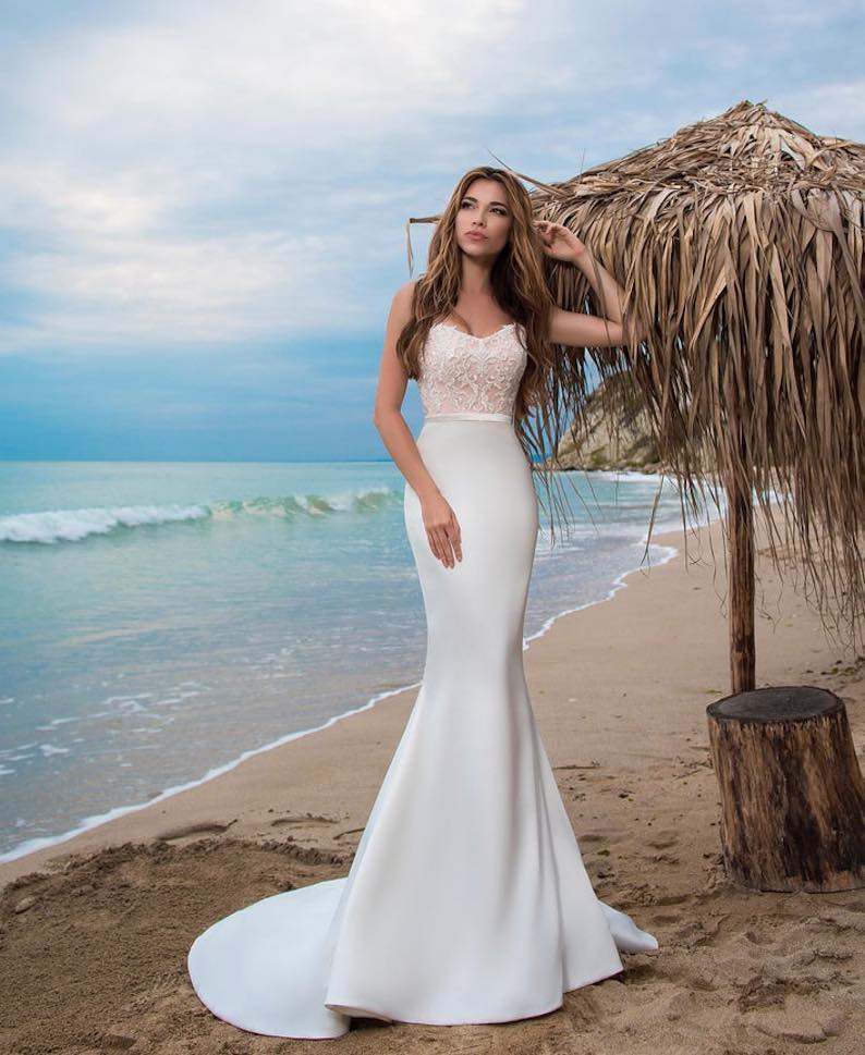 Strapless Mermaid/Trumpet Handmade Wedding Dress with Train