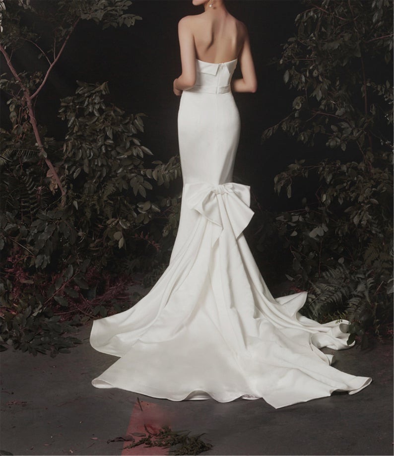 Minimalism Ivory Satin Wedding Dress