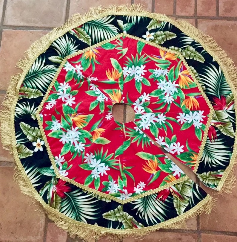 Classic Hawaiian Christmas Tree Skirt