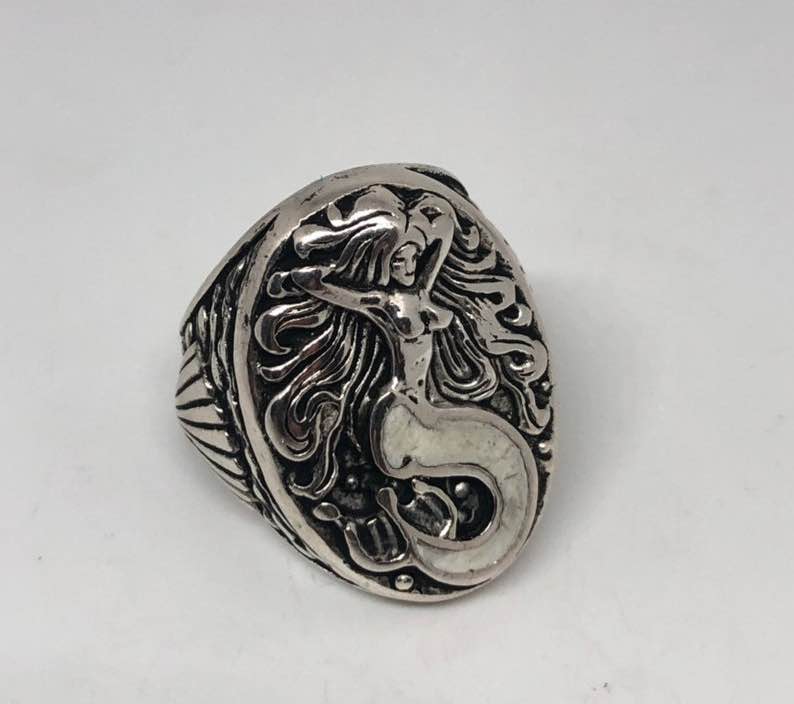 Vintage Southwestern Ivory white resin Mermaid Mens Ring
